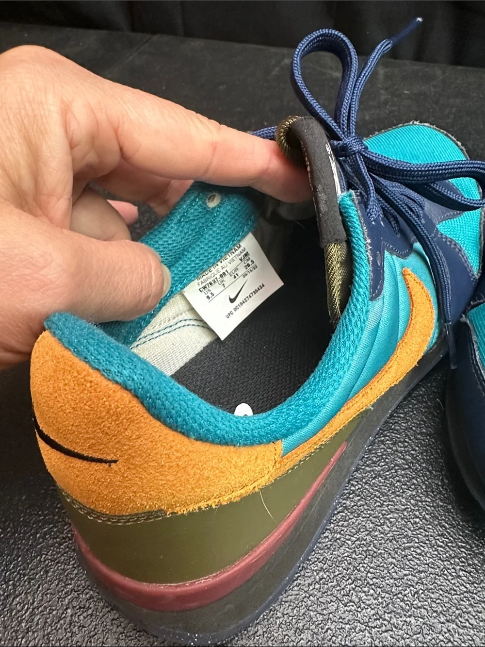 Nike Teal, Navy & Orange Casual Running Sneakers 9.5 Woman’s